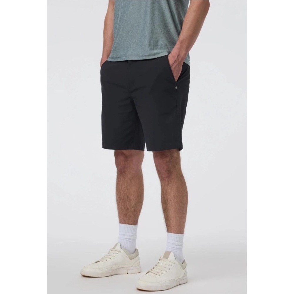 Vuori Meta Shorts Mens Size 38 Black Performance Casual Golf Stretch Polyester